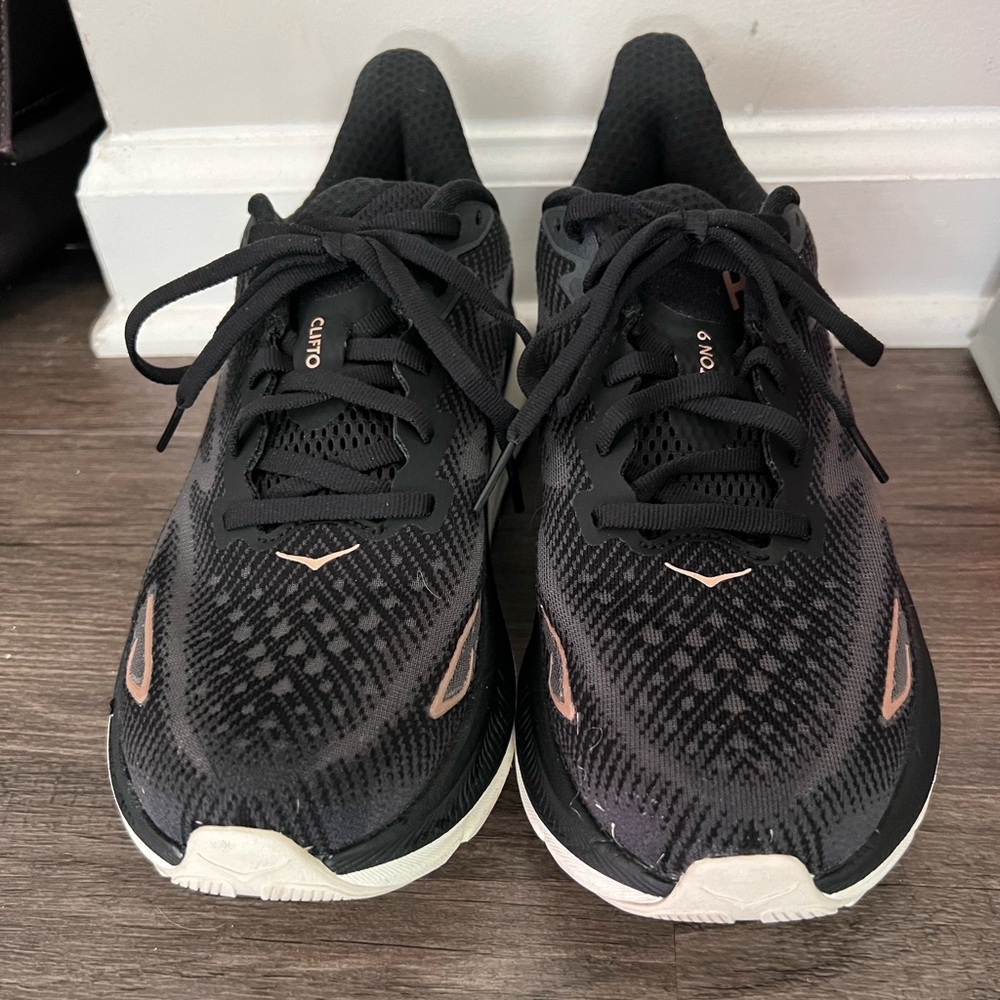 HOKA Clifton 9 size 8